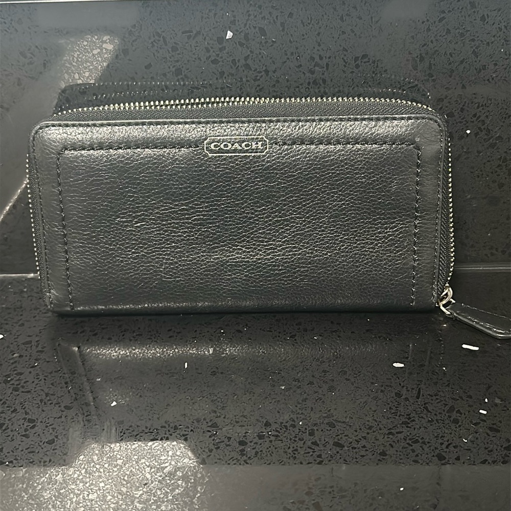 COACH Black leather zippy zip wallet